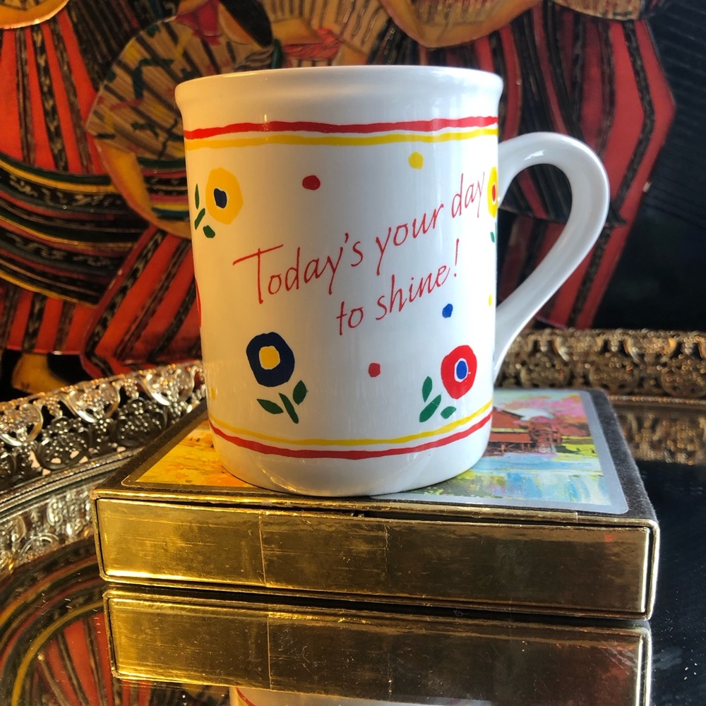 🌺VINTAGE Colorful Floral Mug - White with Red, Yellow, and Blue Accents 🌹